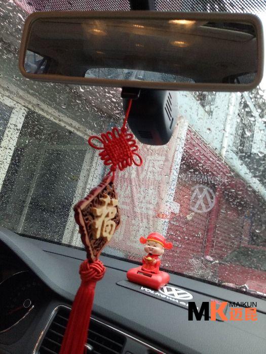 走线走完成后,这些线全都隐藏在A柱里与顶篷里了,外观完全看不见,这样就很美观了,不像我以前的记录仪挂在玻璃那里,晃来晃去的,还是这样的好。装了跟没装一样 走线走完成后,这些线全都隐藏在A柱里与顶篷里了,外观完全看不见,这样就很美观了,不像我以前的记录仪挂在玻璃那里,晃来晃去的,还是这样的好。装了跟没装一样